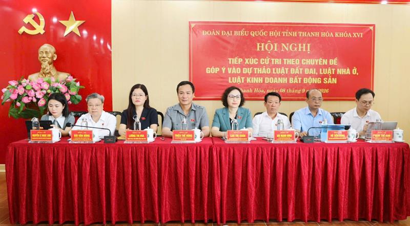 Các đại biểu Quốc hội tại Hội nghị tiếp xúc cử tri chuyên đề tại Sở Nông nghiệp và Môi trường