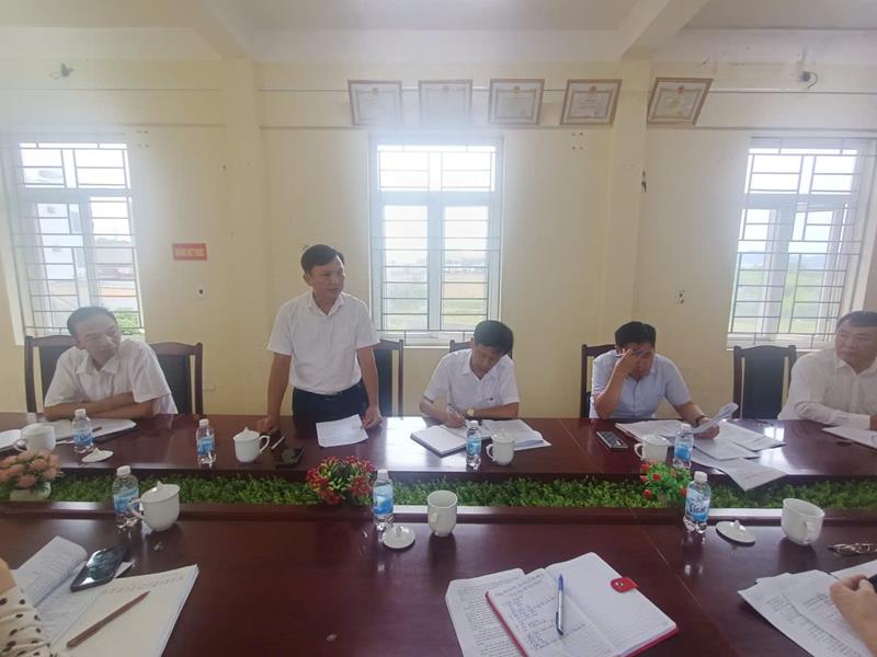 Đại diện lãnh đạo UBND xã phát biểu
