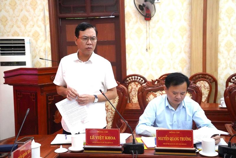 Đồng chí Lê Việt Khoa, Bí thư Đảng ủy xã Như Xuân báo cáo Đoàn giám sát