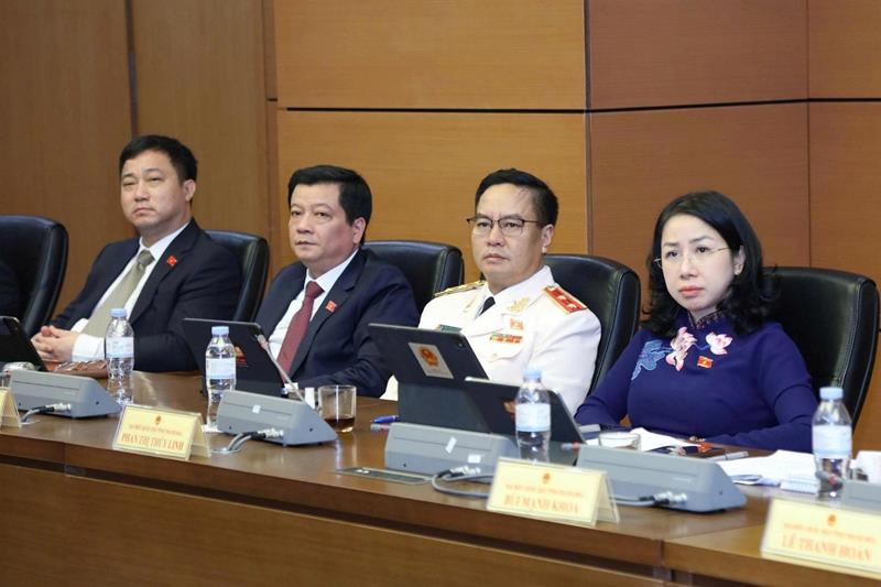 Các đại biểu tham dự thảo luận tổ