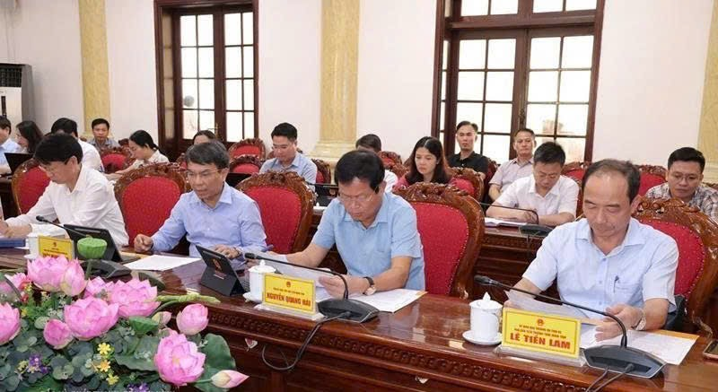 Hội nghị giao ban, thẩm tra tài liệu chuẩn bị cho kỳ họp HĐND tỉnh lần thứ 7