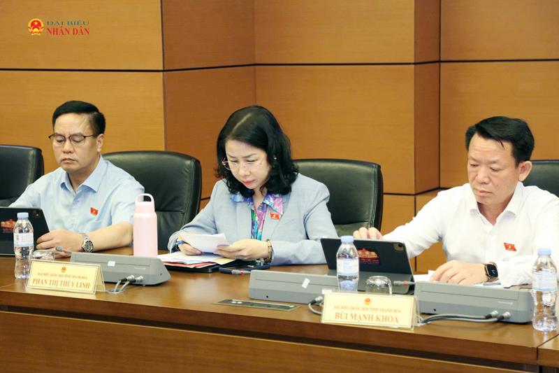Các ĐBQH tỉnh Thanh Hóa tham dự thảo luận tổ