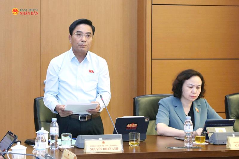 Phó Chủ tịch Quốc hội, Thượng tướng Nguyễn Doãn Anh phát biểu thảo luận tổ